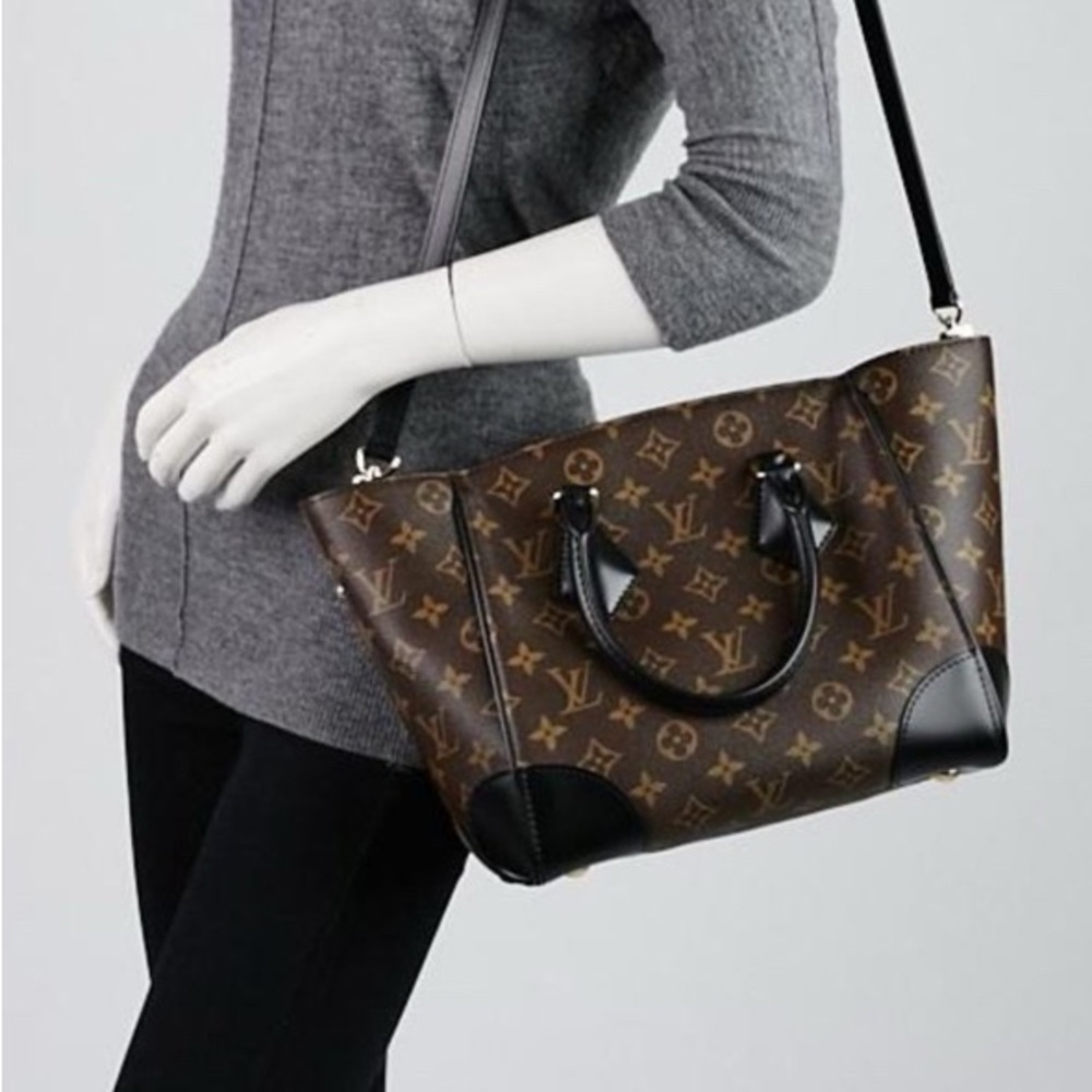 Louis Vuitton Phenix PM Monogram w/ Black Trim. Box and dust bag - Picture 7 of 7